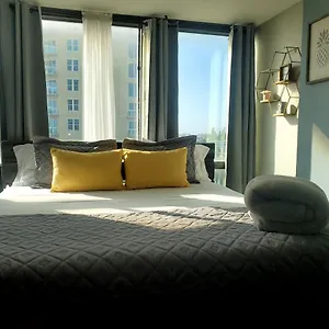 Oceanfront Couple's Getaway Aparthotel Daytona Beach